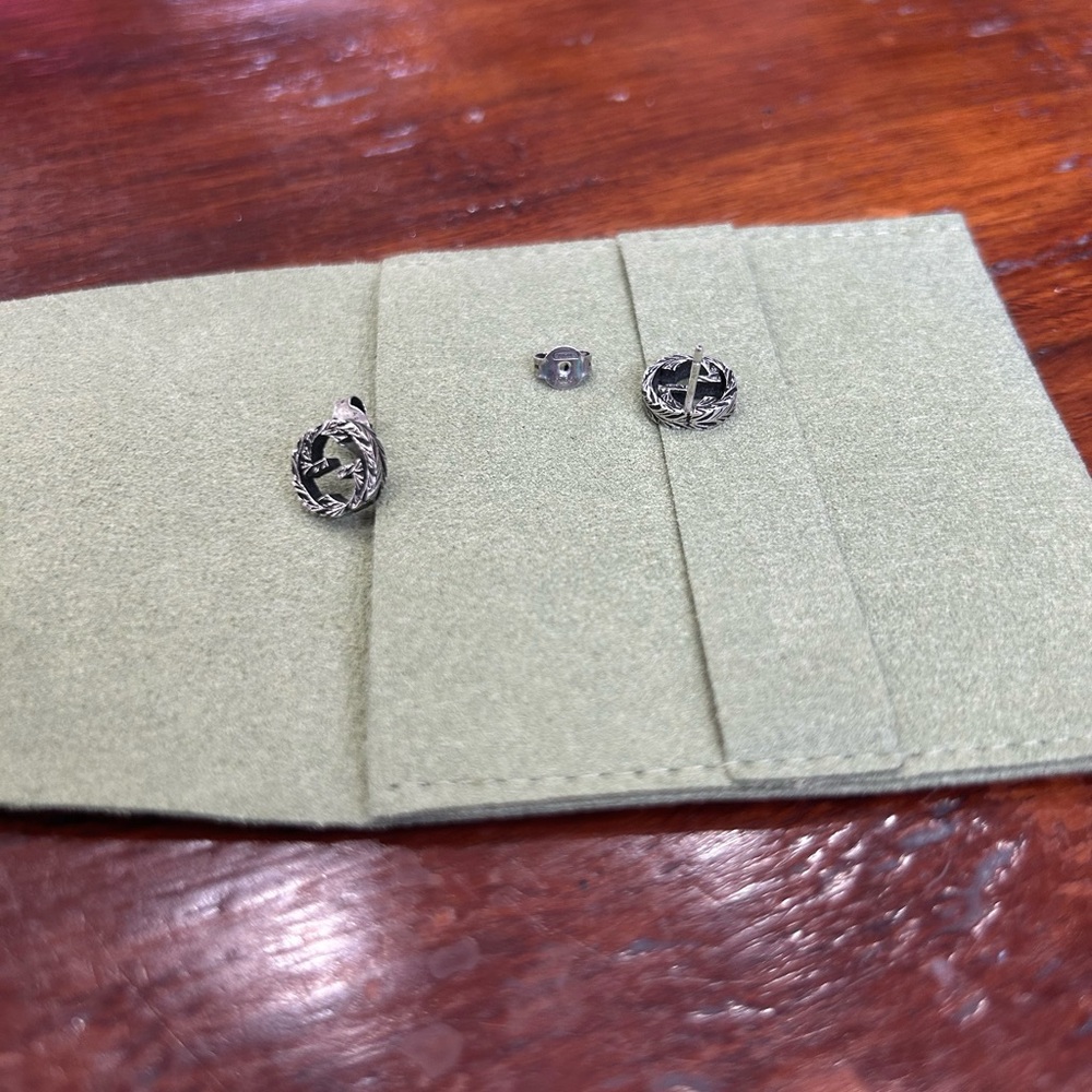 Gucci Interlocking G Twisted Silver Earrings - image 8